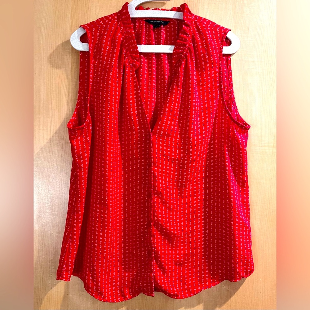EUC Banana Republic Factory V-Neck Sleeveless Blouse in Red/White Heart - Size L